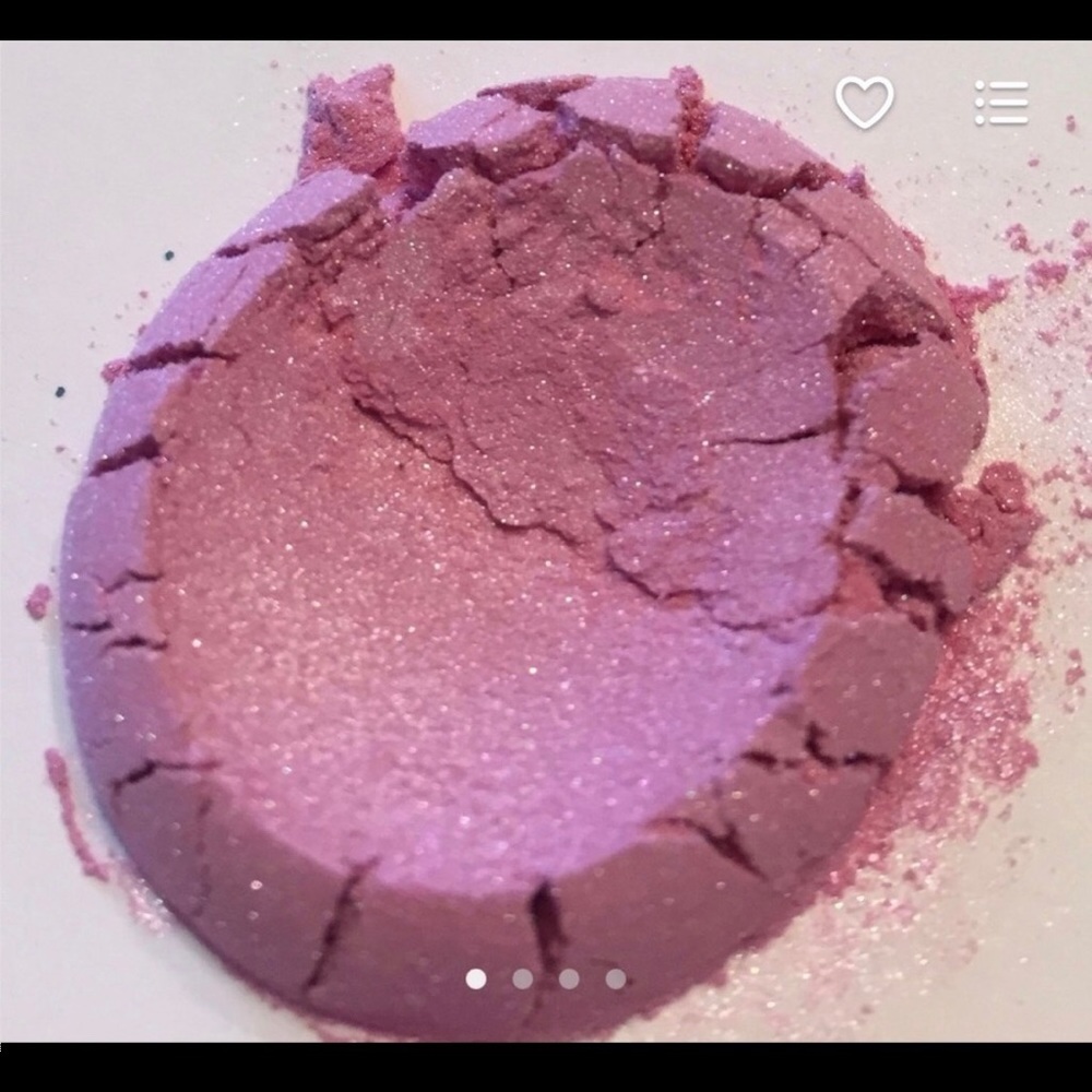 Mineral Eyeshadow in Cherry Snow